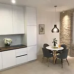 Park Apartment *
