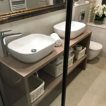 Park Apartment *