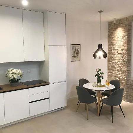 Park Apartment *